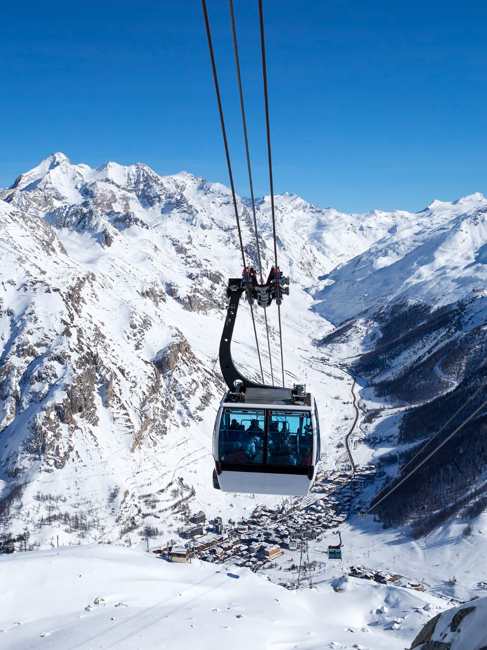 cable-way-with-cable-cars-mountain-area-france
